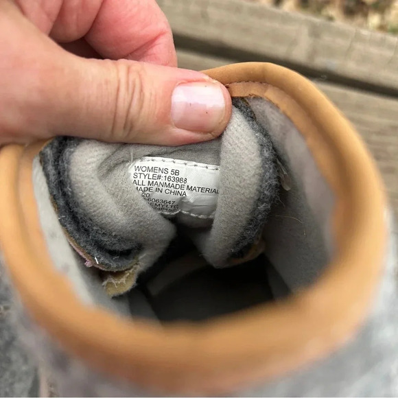 Magellan grey outdoor/rain/all weather duck shoes. Great condition!5 youth/woman - Picture 5 of 9